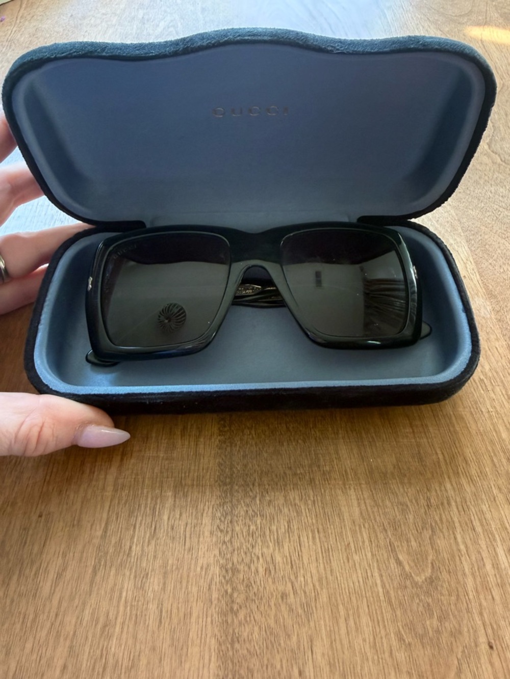 Authentic Gucci sunglasses (comes with Gucci case) - Picture 6 of 6